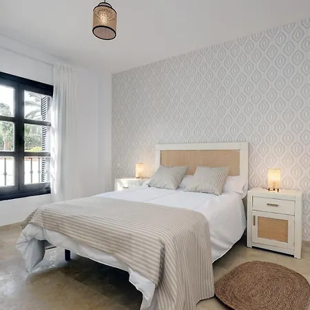 Casa & Golf Guadalmina Alta بيت للعطل *